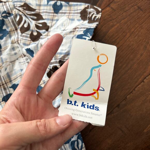 BT Kids Boys Size 5 Hawaiian Shirt Blue Brown Floral NEW Collared Button Down - Picture 4 of 5